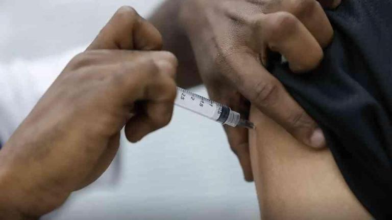 Rio aplica mais de 29 mil doses de vacina em escolas do Estado