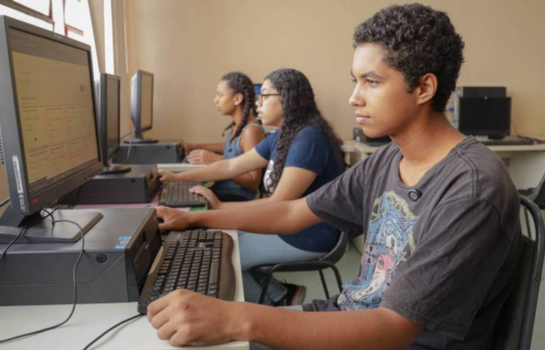 Rio chega a 99% das escolas públicas de ensino básico com acesso à internet