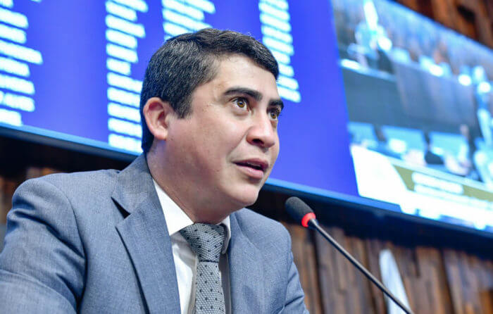 Friburguense Wanderson Nogueira assume cadeira na Alerj