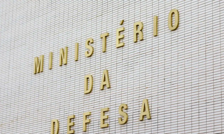 Mulheres poderão se alistar nas Forças Armadas em 2025