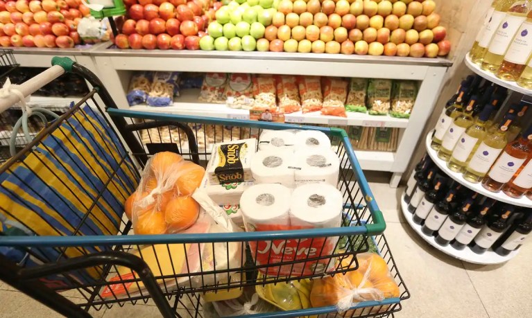 Preços da cebola, cenoura e tomate sobem no Brasil