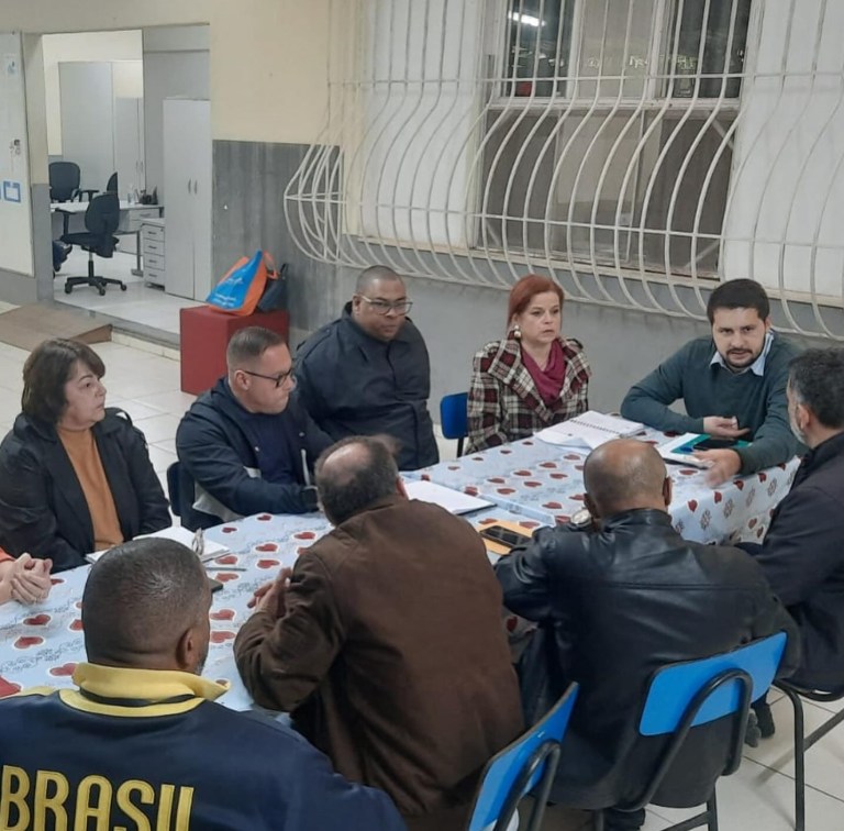 Nova Friburgo alinha estratégias para abordagem a pessoas em situação de rua