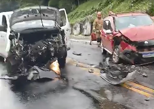 Ocorrência na Ponte da Saudade deixa feridos e interrompe trânsito em Nova Friburgo