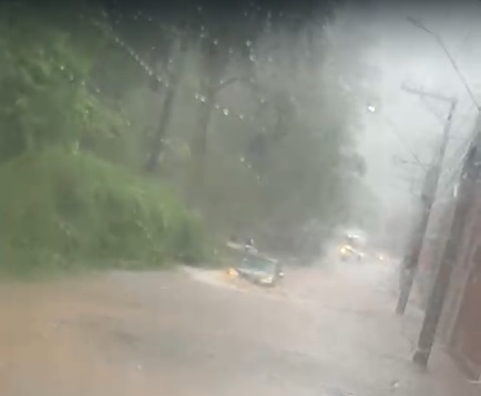 Nova Friburgo tem pontos de alagamentos em vias neste domingo; Estado monitora