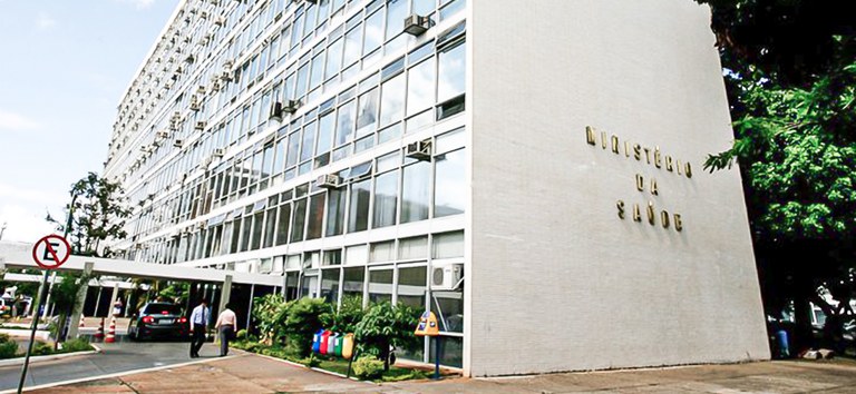 Ministério da Saúde anuncia retomada de obras em 290 municípios