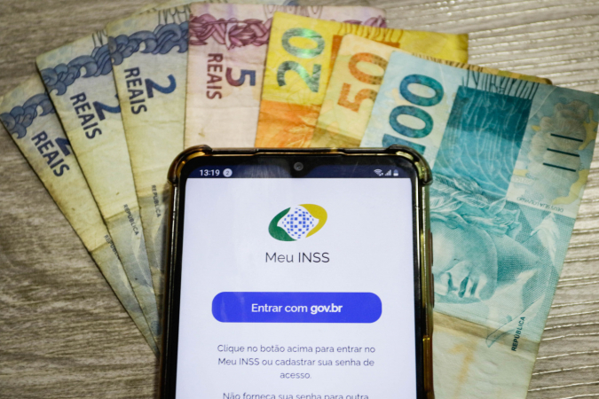 Governo antecipa 13º de aposentados do INSS para abril e maio