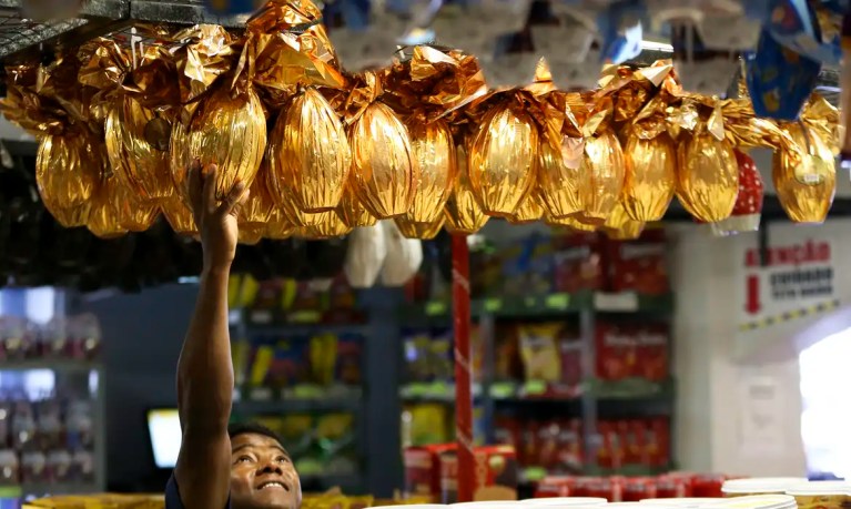 Mais da metade dos brasileiros pretende comprar ovos de Páscoa em 2025