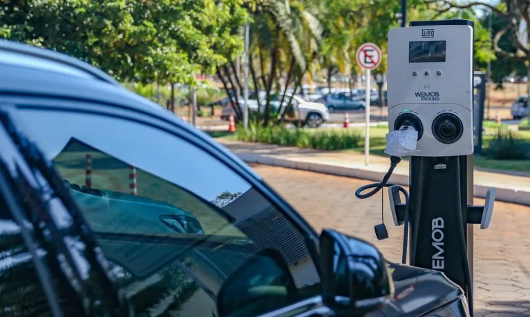 Rio registra alta de 82% nas vendas de carros eletrificados