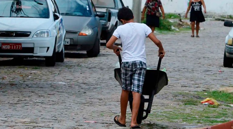 Trabalho infantil no país recua 14,6% em um ano