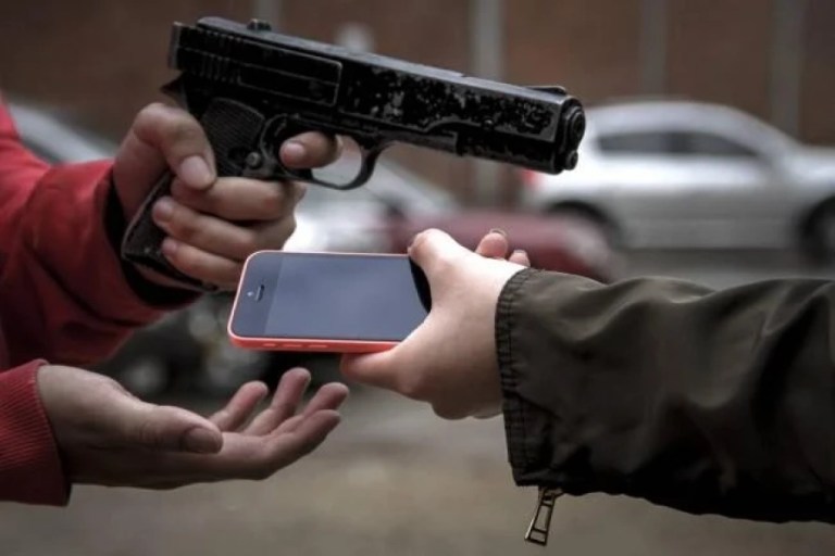 Segurança: RJ tem crescimento no roubo de celulares