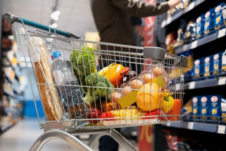 Consumo nos lares brasileiros cai 4,25% em fevereiro deste ano