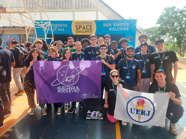 Equipe da Uerj representa Nova Friburgo em competição de foguetes