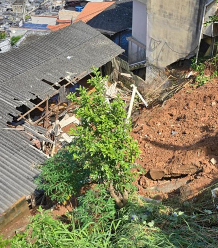 Após temporal, casas são interditadas no Cordoeira