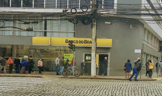 Bancos fecham na sexta e retomam atendimento na quarta de cinzas
