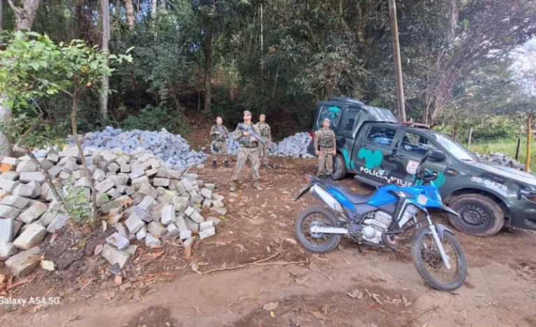 Extração mineral ilegal é flagrada no distrito de Amparo