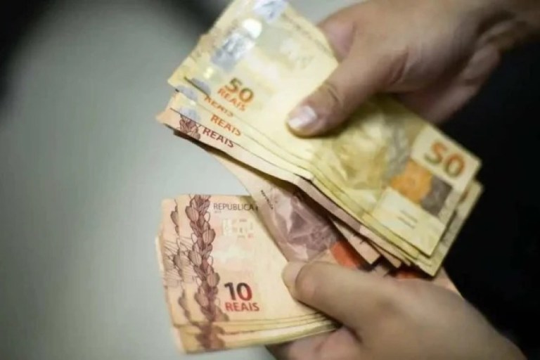 Renda per capita tem recorde de R$ 2.020 em 2024