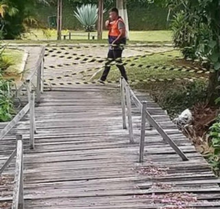 Ponte de madeira que liga o Bairro da Graça à Via Expressa é interditada