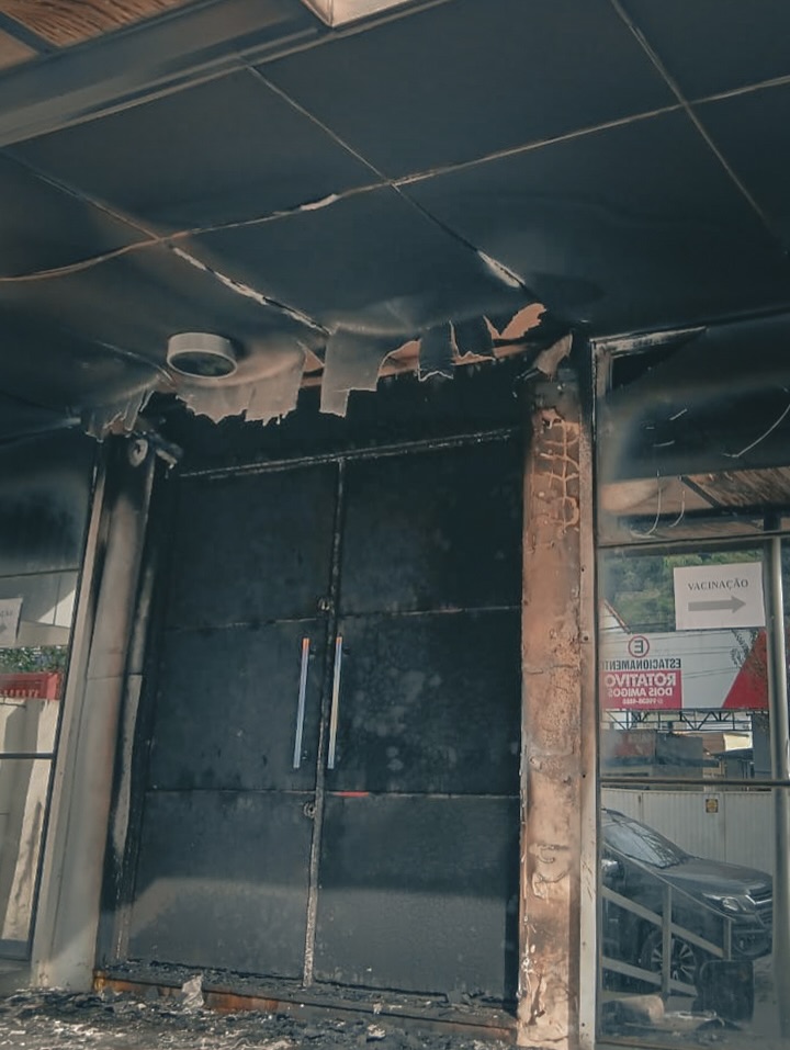 Unidade de saúde é alvo de incêndio em Nova Friburgo