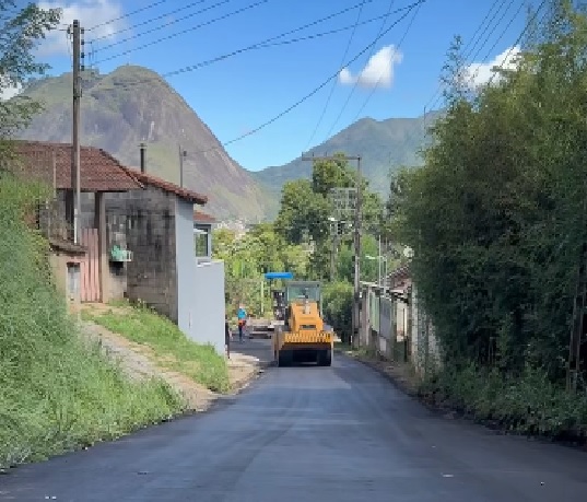 Nova Friburgo asfalta rota alternativa que vai ligar Centro e Vale dos Pinheiros
