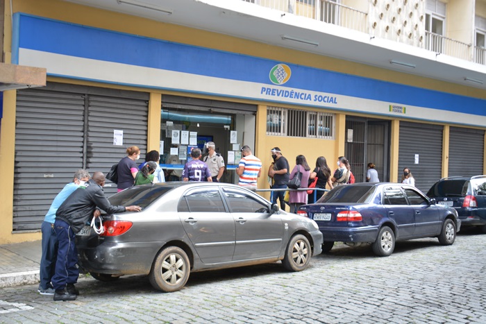 Governo institui programa para revisar benefícios e reduzir fila do INSS