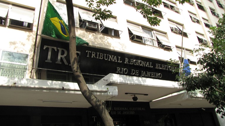 MP se manifesta sobre possíveis irregularidades eleitorais em igreja