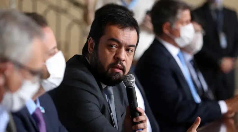 Julgamento de cassação do governador do Rio é suspenso