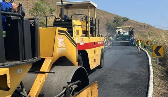 RJ-116: asfaltamento deixa trecho em Conselheiro com pare e siga