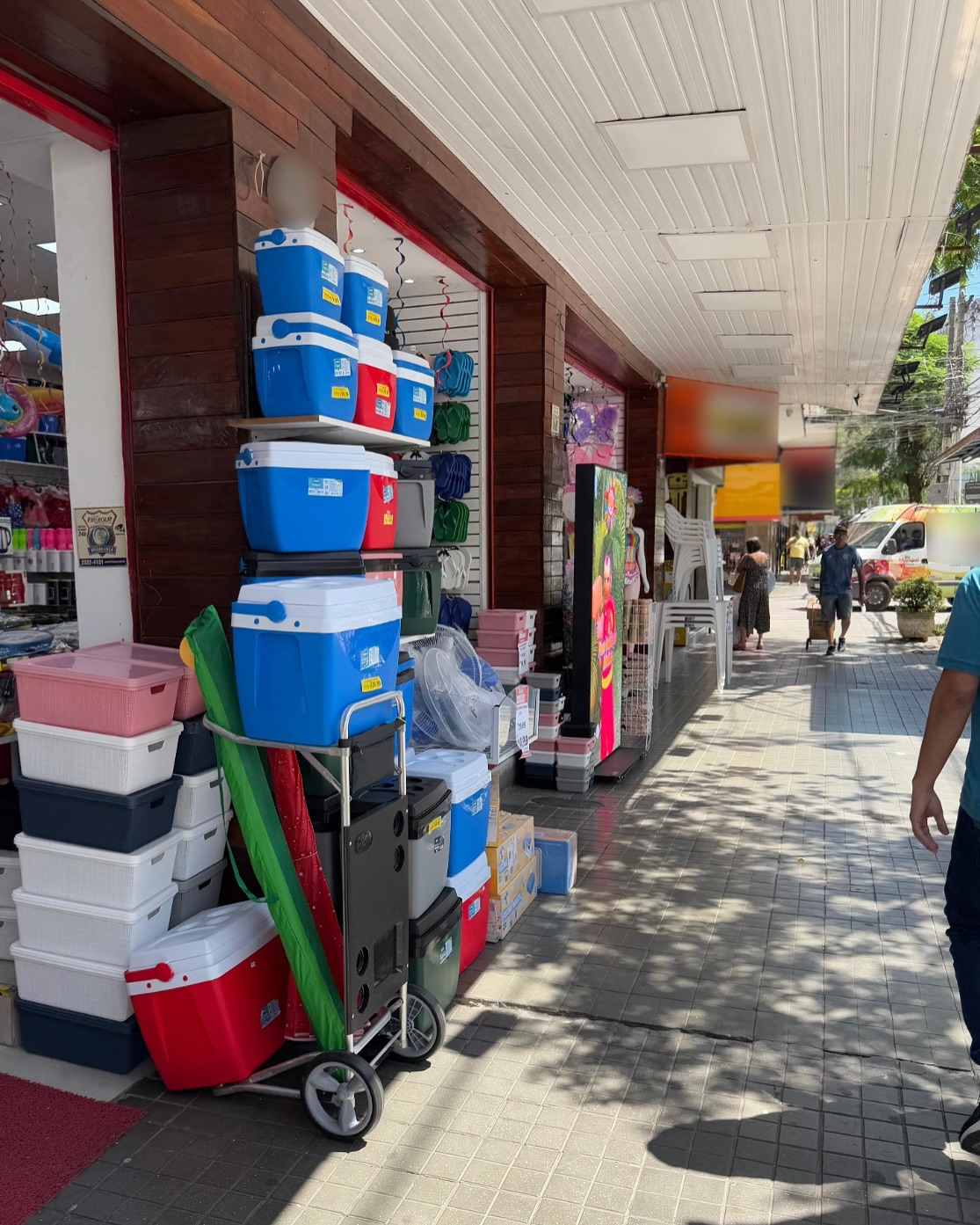 Postura fiscaliza comércios no Centro de Nova Friburgo