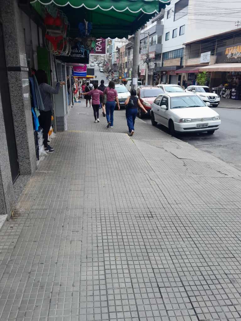 Operação Calçada Livre garante uso adequado das calçadas