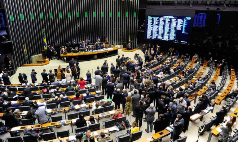 Com derrubada de veto presidencial, energia pode ficar mais cara