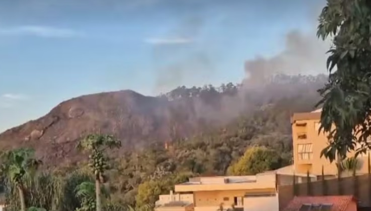 Incêndio atinge vegetações no Prado e Santo André