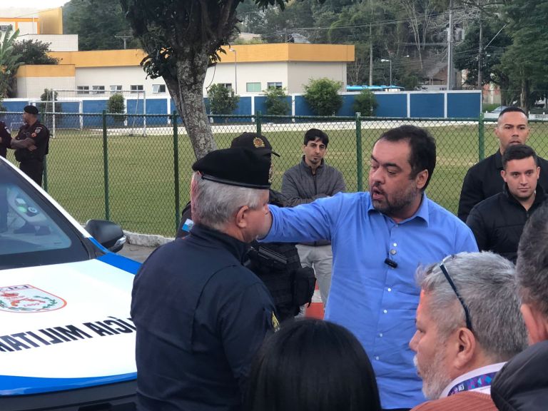 Em Nova Friburgo, Governador entrega viaturas e obras no Jardim Califórnia