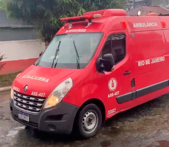 Corpo de Bombeiros de Nova Friburgo recebe nova ambulância
