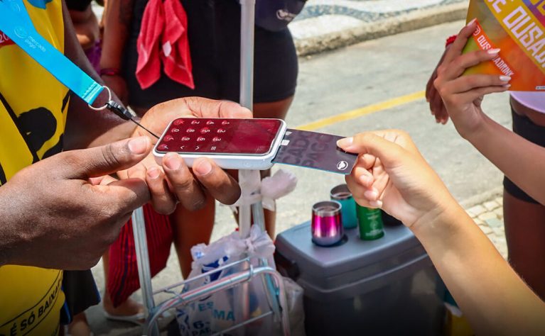 Febraban orienta sobre formas de pagamento durante os eventos de Carnaval