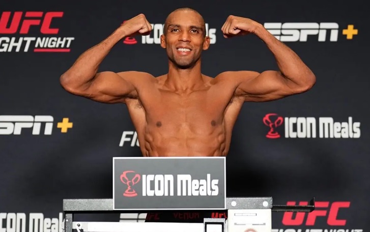 Edson Barboza volta ao octógono do UFC neste sábado (6)